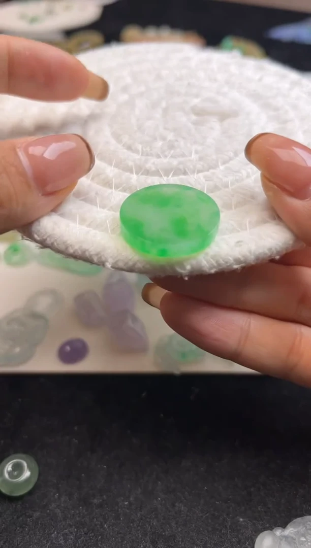 未镶嵌定制翡翠绿圆牌11000+550-xsz028