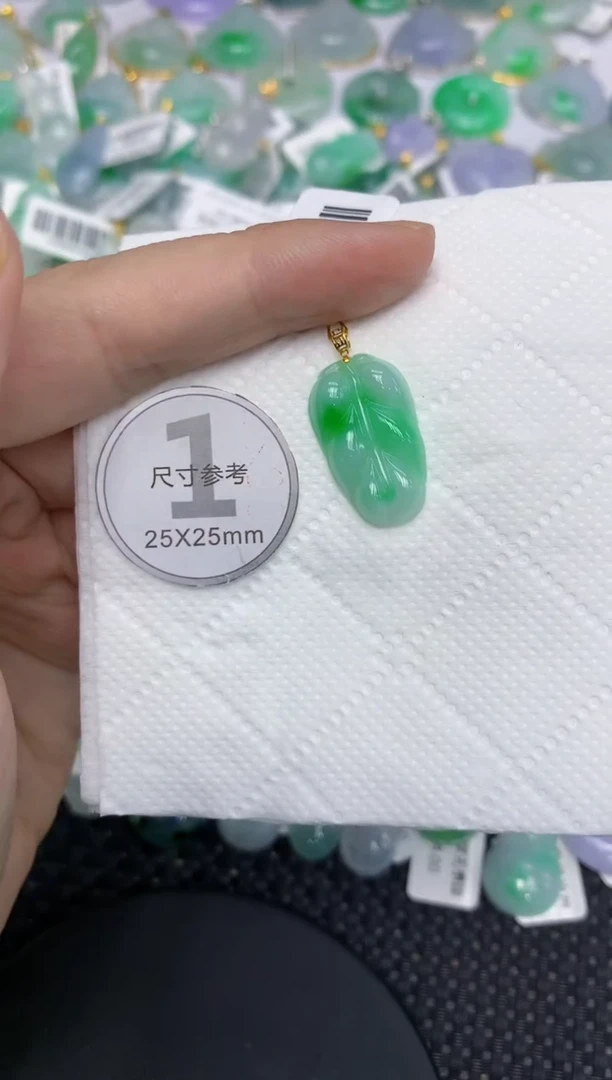 颈饰18K金镶嵌翡翠111111111
