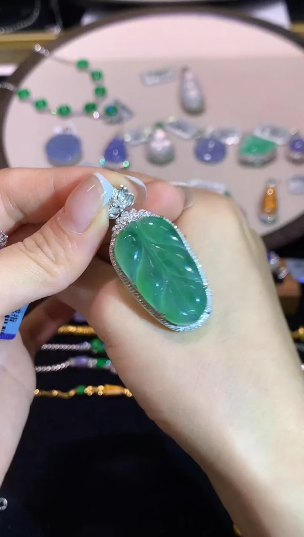 翡翠18K金镶嵌吊坠(不含链)SF多样性发其一