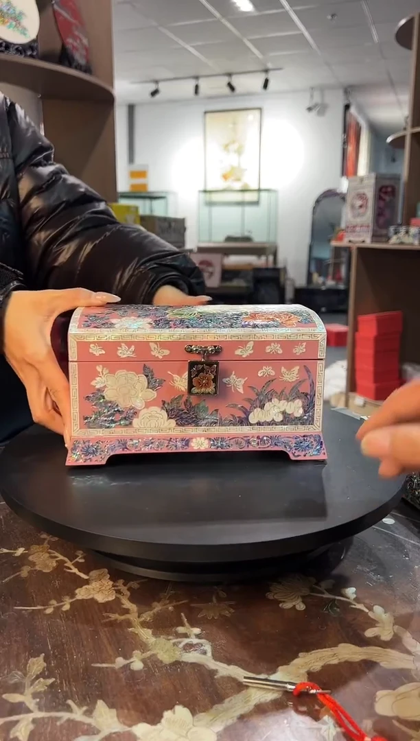 按扣满贝底·弘贝雅螺钿漆器文化馆