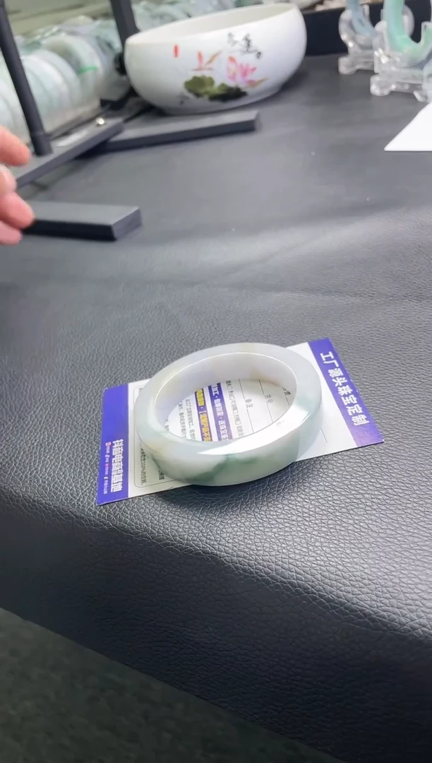 未镶嵌手镯定制翡翠手镯