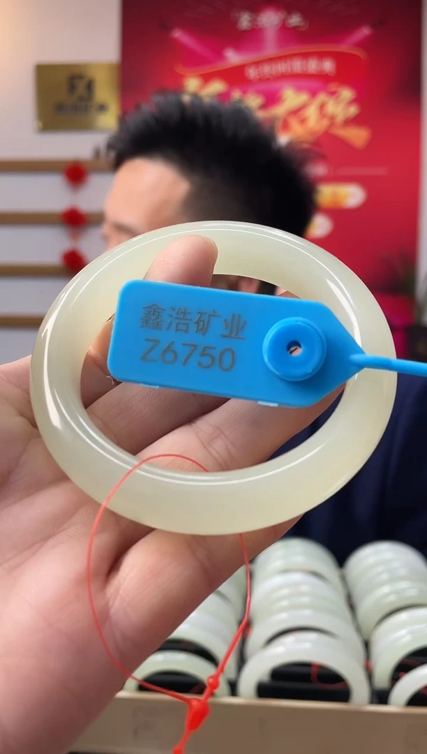 【闪购商品】和田玉手镯未镶嵌翠胶猫 Z6750 圈口57
