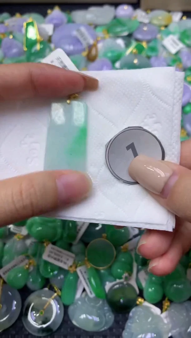 颈饰未镶嵌翡翠天然缅甸翡翠A货