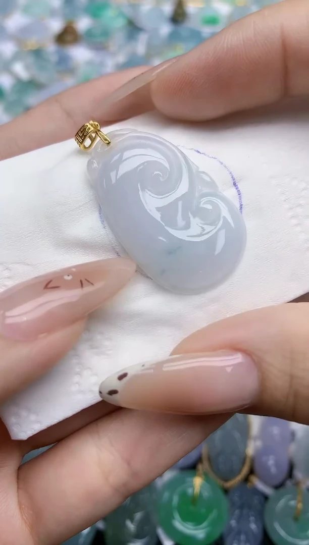 翡翠18K金镶嵌颈饰    天然翡翠A货