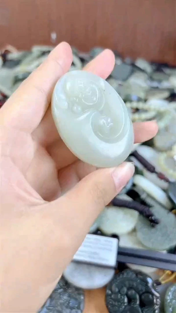 和田玉未镶嵌颈饰1