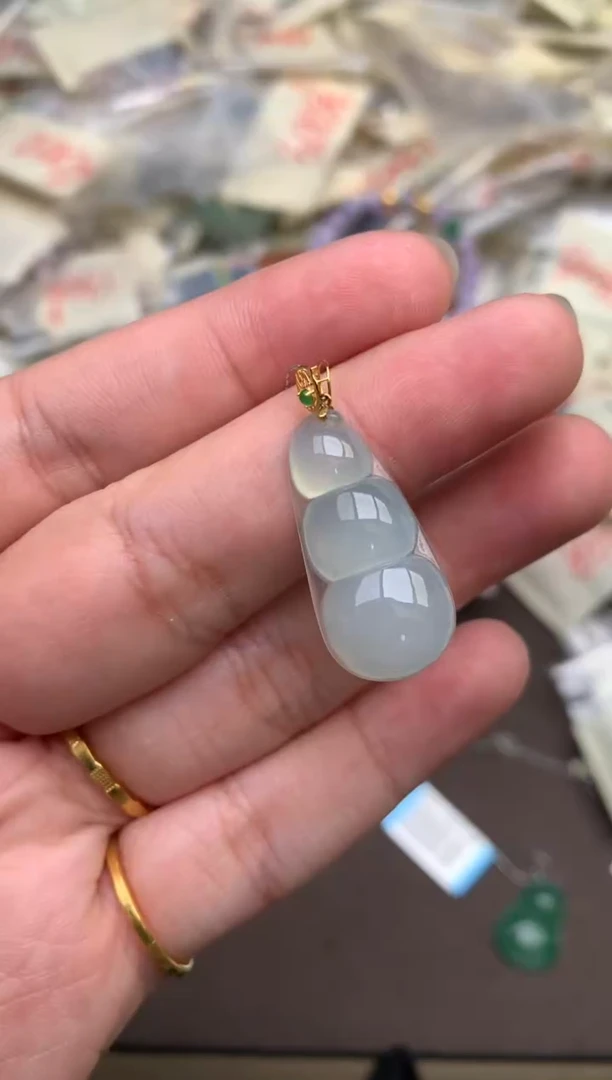 翡翠挂件18K金镶嵌—