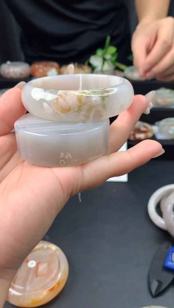 未镶嵌手镯石英质玉（59圈口）赠送镯心