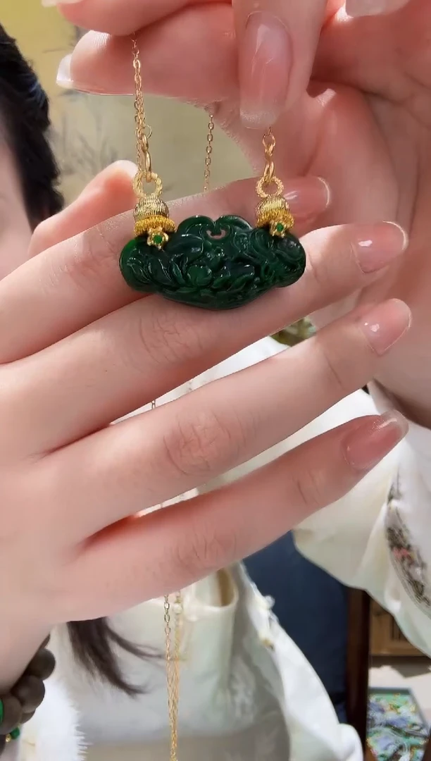 颈饰未镶嵌翡翠吊坠