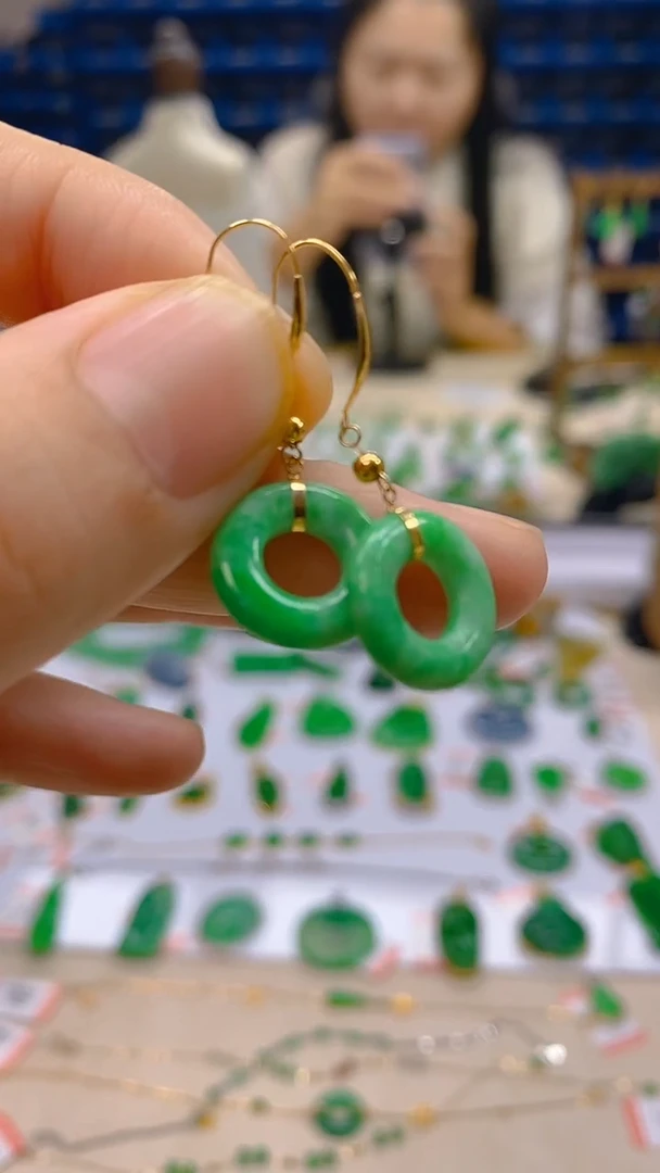 颈饰18K金镶嵌翡翠新号开播 全场乱卖