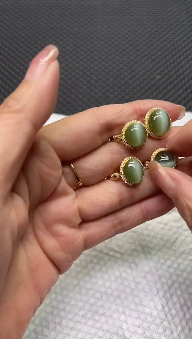 18K金镶嵌戒指和田玉多样性发1件