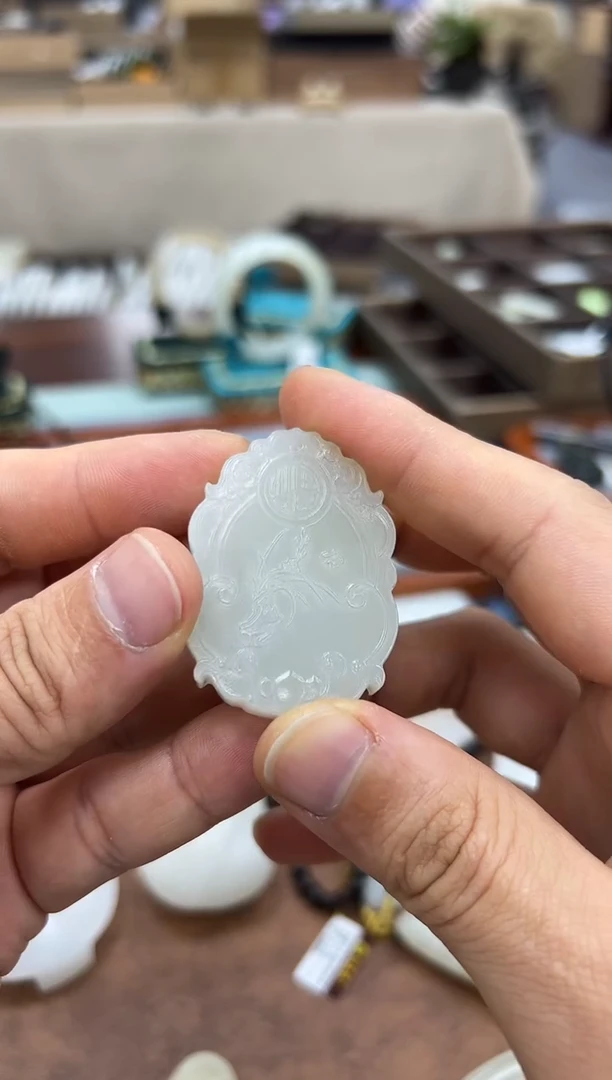 【闪购商品】和田玉吊坠未镶嵌野牛沟兰花佩