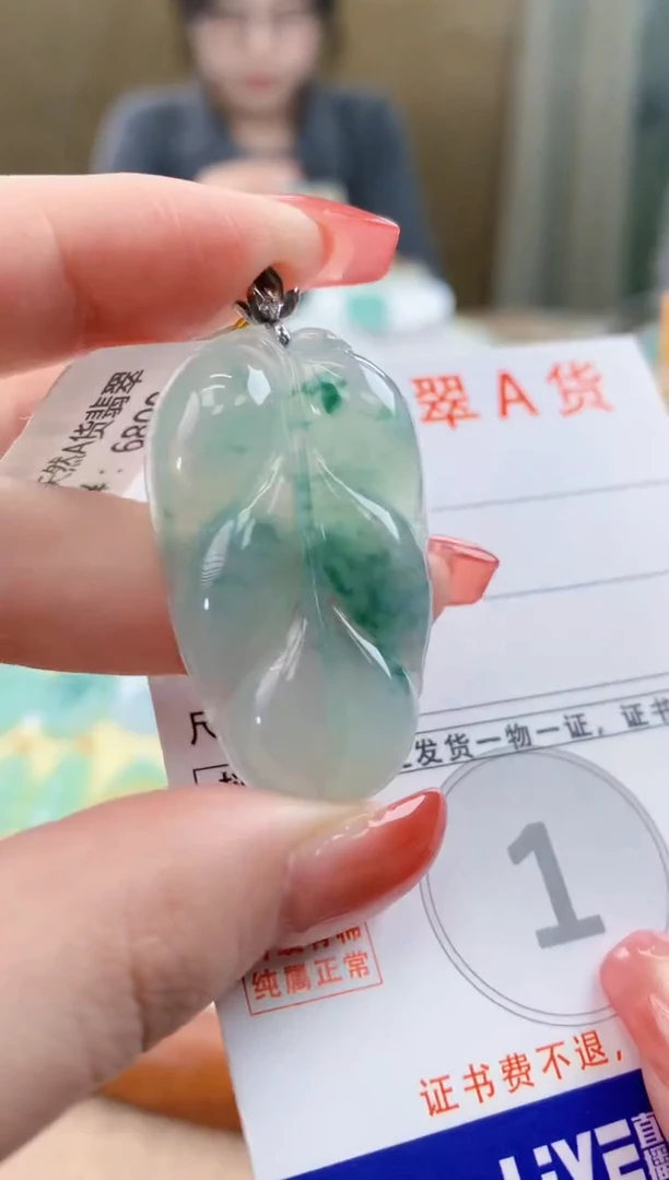 颈饰18K金镶嵌翡翠天然A货翡翠挂件