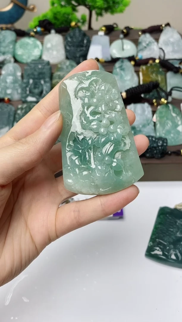 翡翠未镶嵌颈饰