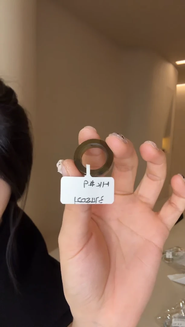 未镶嵌戒指和田玉9码带皮猕猴桃（直切）