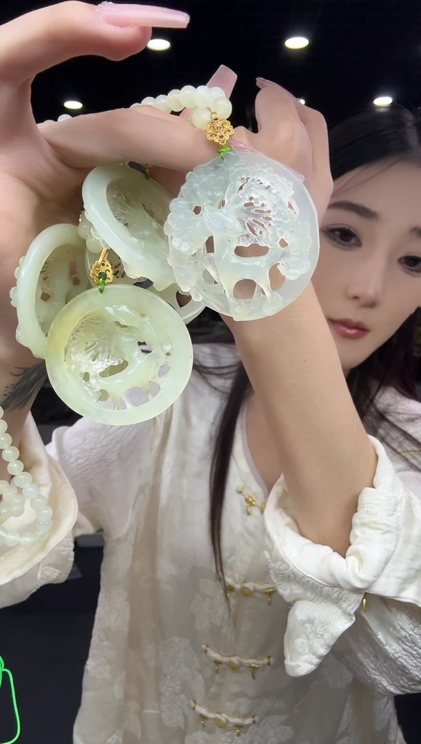 未镶嵌岫玉颈饰蜂蜜水鹿【随机发货其中一个】