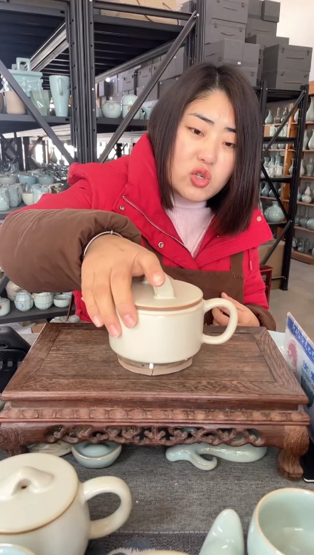 【闪购商品】其他微瑕月白新款汉瓦壶。。。