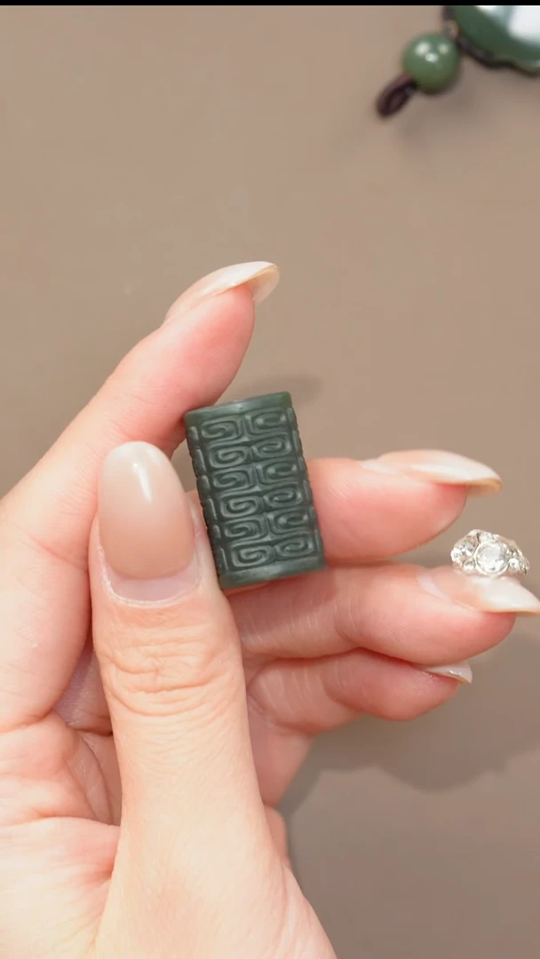 颈饰未镶嵌和田玉玉宠