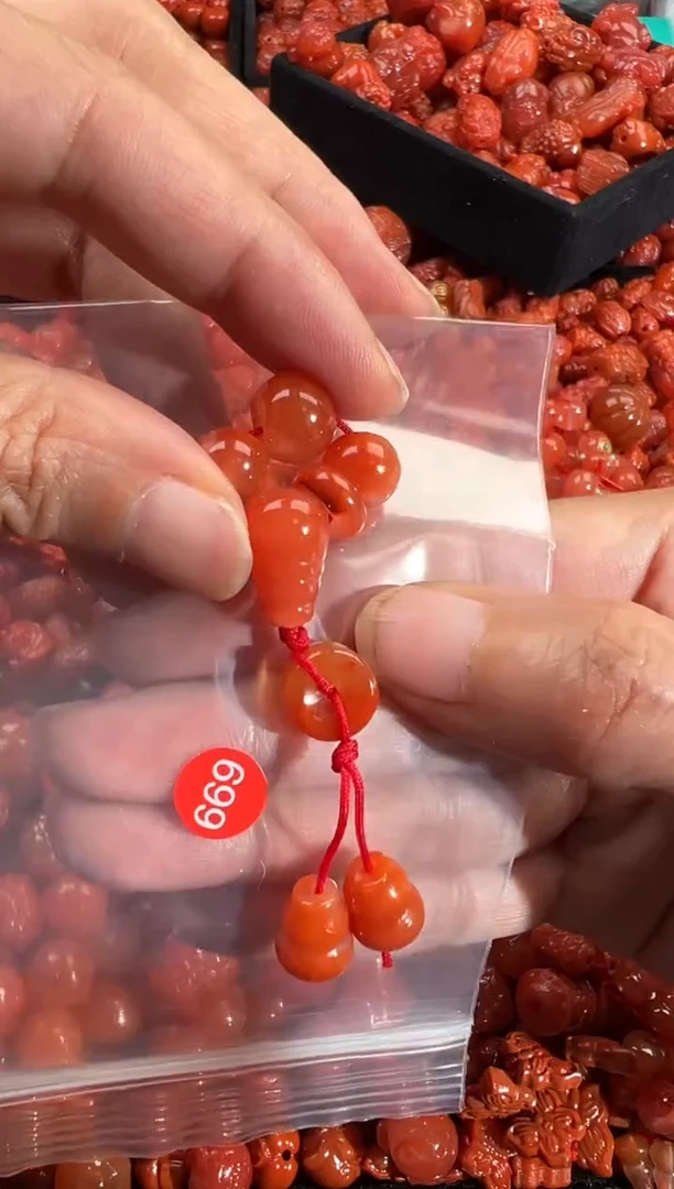 南红玛瑙未镶嵌颈饰1