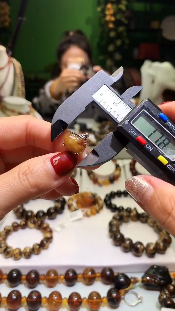 【闪购商品】琥珀裸石未镶嵌抚顺琥珀蜜蜡戒指925