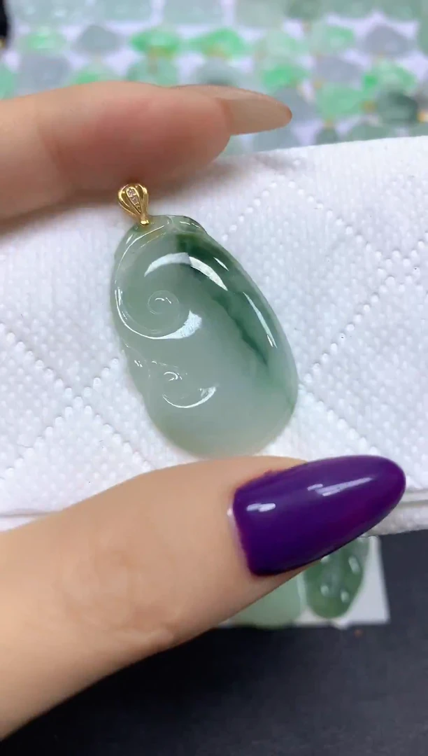 颈饰未镶嵌翡翠