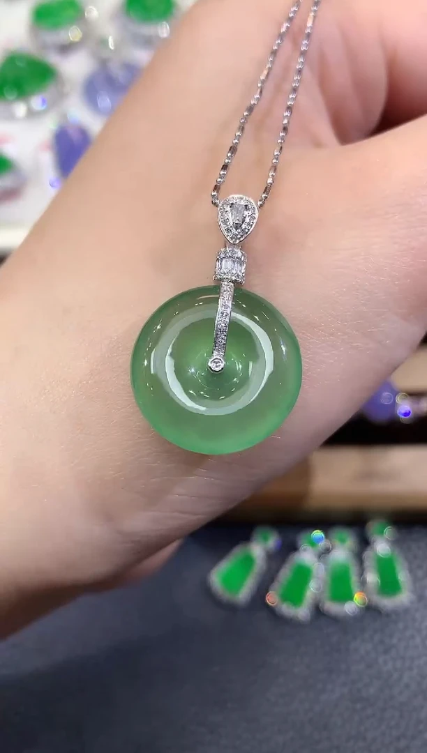 吊坠(不含链)18K金镶嵌翡翠A43