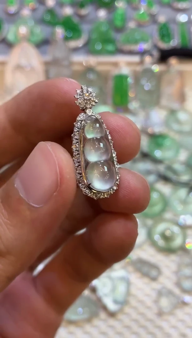 吊坠(不含链)18K金镶嵌翡翠豆子