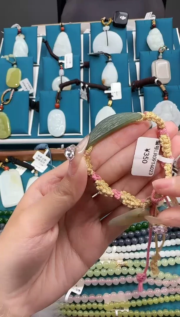 颈饰未镶嵌和田玉吊坠LR