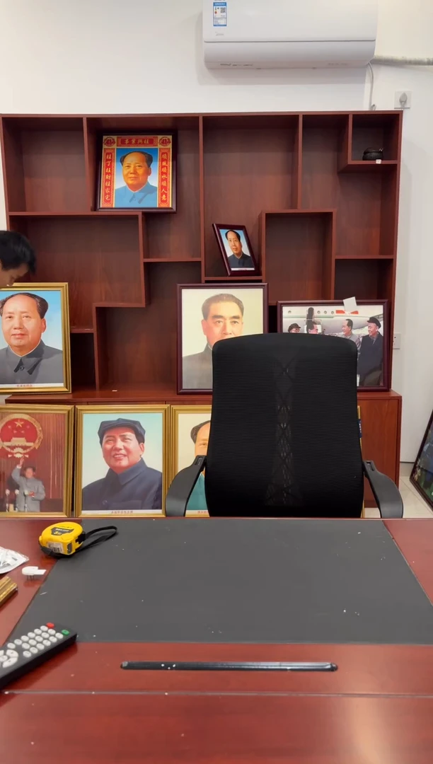 竖款235号  32*38   金框