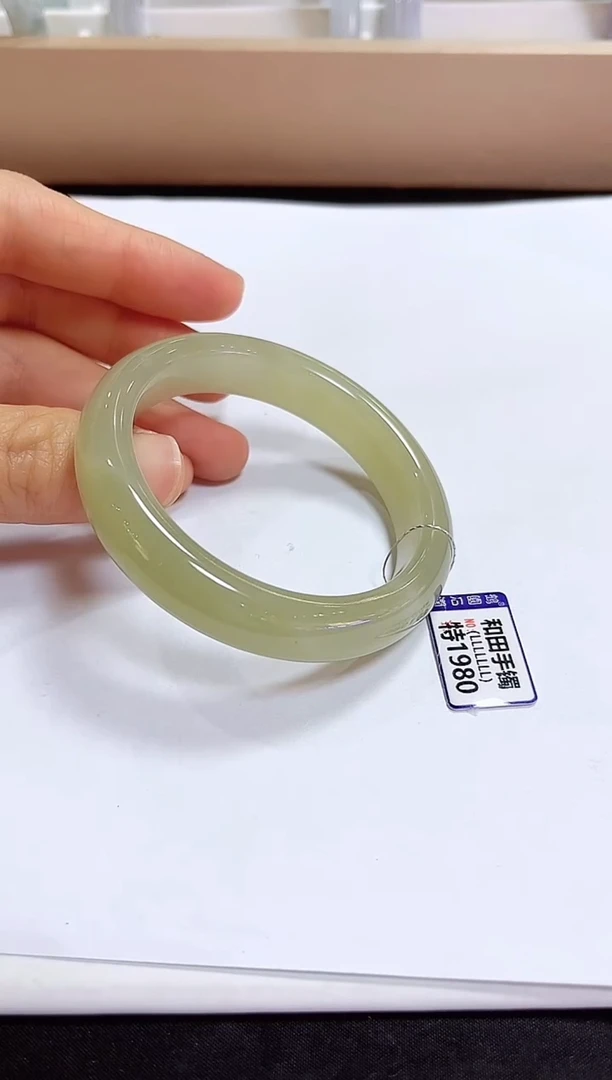 颈饰未镶嵌和田玉53.8手镯