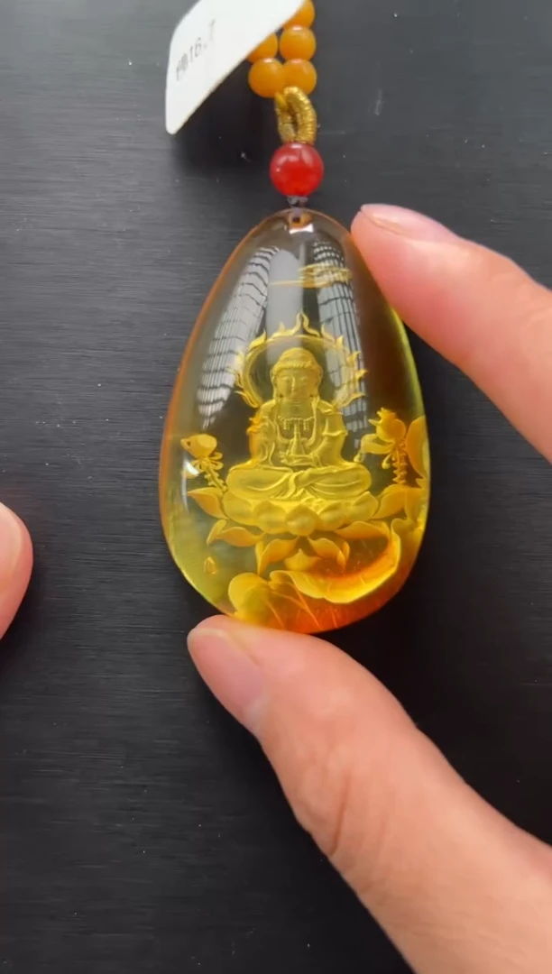 未镶嵌颈饰琥珀观音