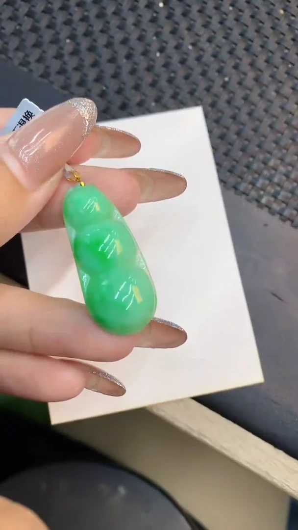 颈饰18K金镶嵌翡翠1