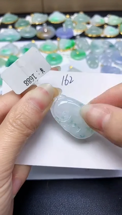 翡翠18K金镶嵌颈饰 天然翡翠A货