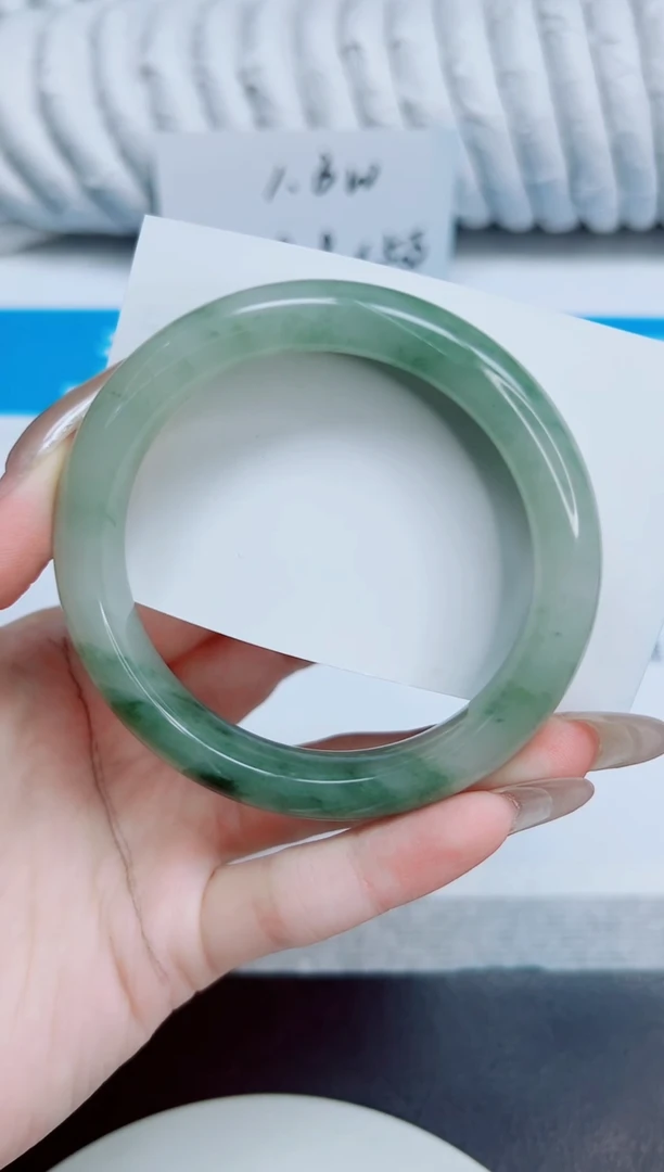 未镶嵌手镯石英质玉93/57.6