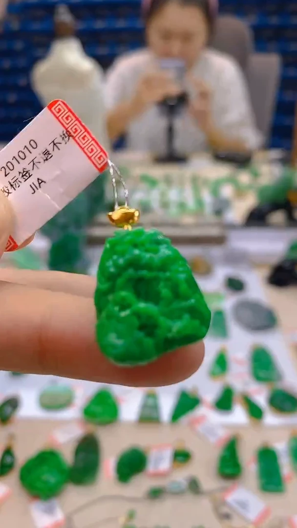 颈饰18K金镶嵌翡翠新号开播 全场乱卖
