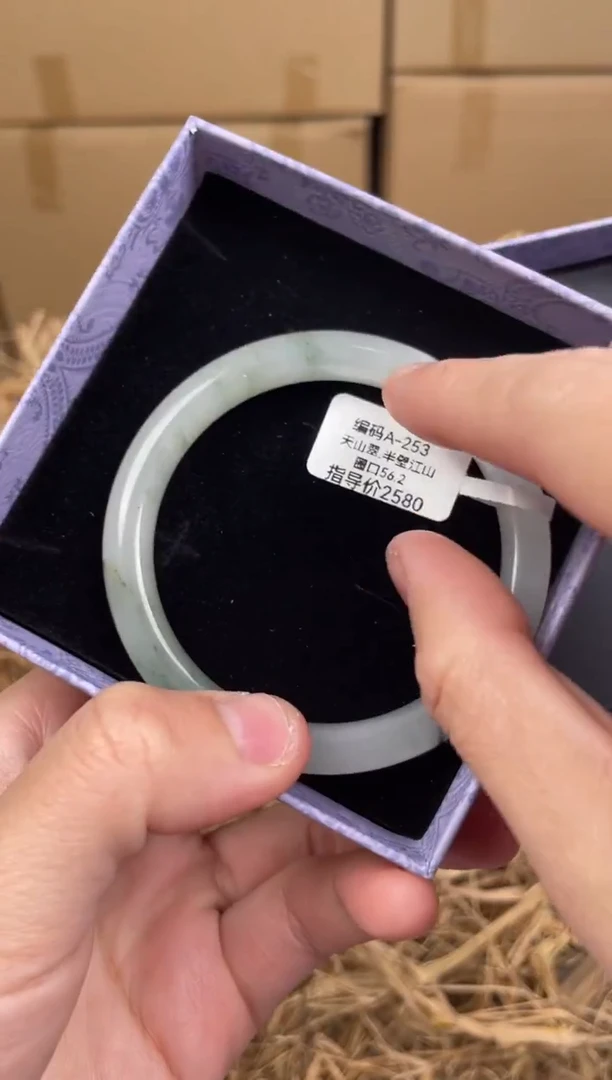 未镶嵌手镯石英质玉A253