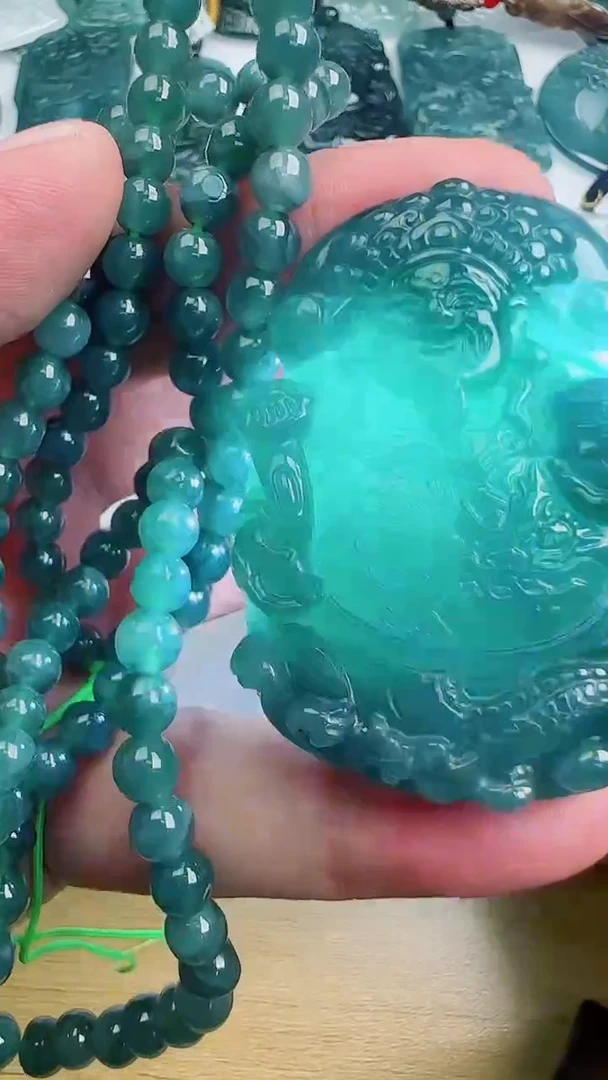 翡翠未镶嵌颈饰多样性发货发其一