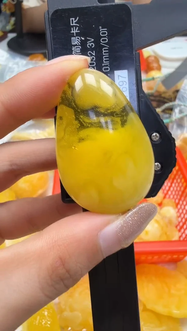 裸石琥珀未镶嵌如图