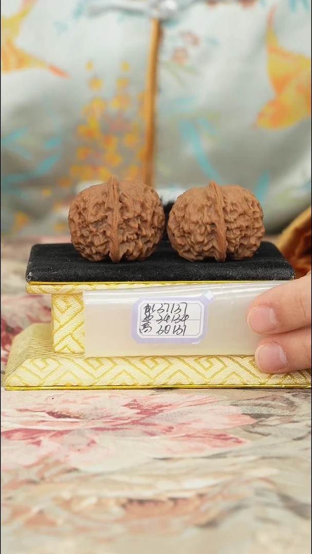 【闪购商品】文玩核桃把件非嫁接元宝