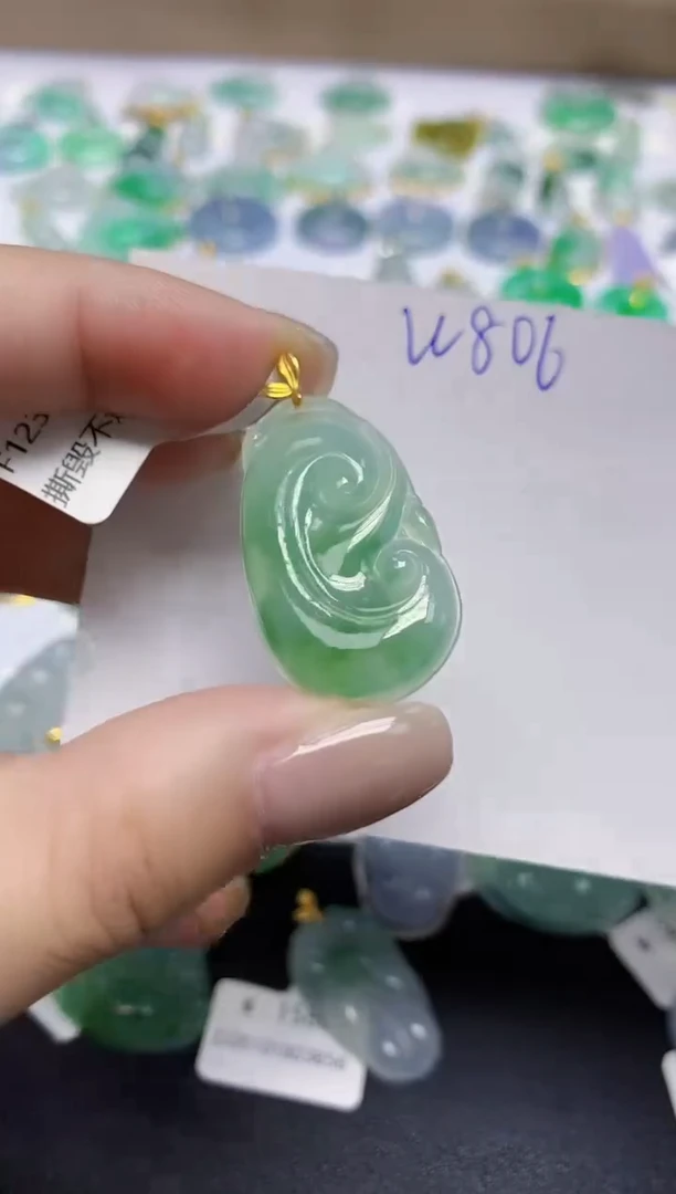 颈饰18K金镶嵌翡翠天然缅甸翡翠A货翡翠百元以上9元证书费自理