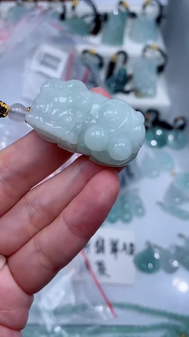 颈饰未镶嵌翡翠吊坠