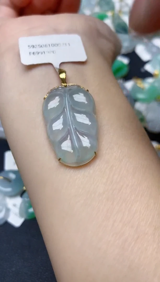 颈饰18K金镶嵌翡翠天然缅甸A货翡翠