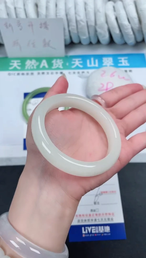 【闪购商品】石英质玉手镯未镶嵌131-60