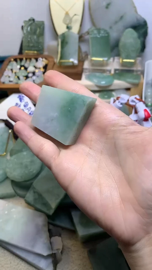 翡翠挂件未镶嵌?**辉缅甸A货翡翠，没有运费险