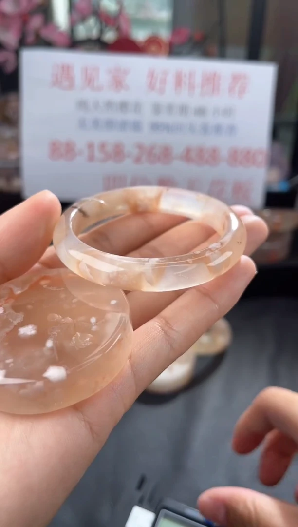 【闪购商品】石英质玉手镯未镶嵌51