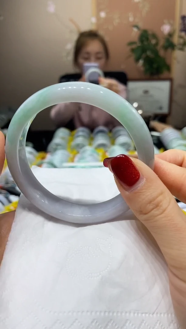 【闪购商品】翡翠手镯未镶嵌61.6圈口