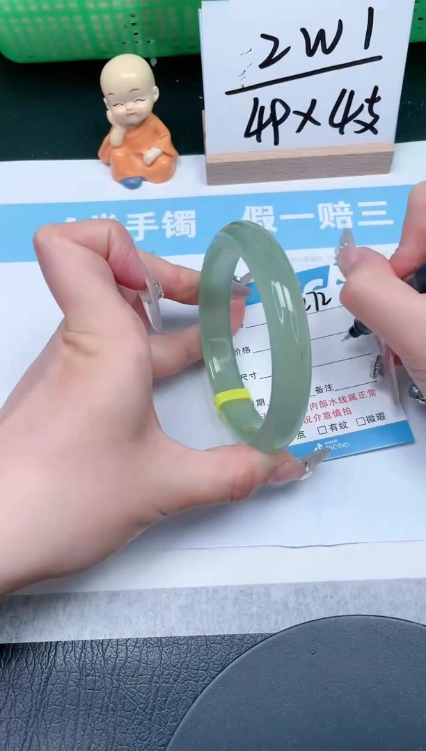 【闪购商品】石英质玉手镯未镶嵌272-65