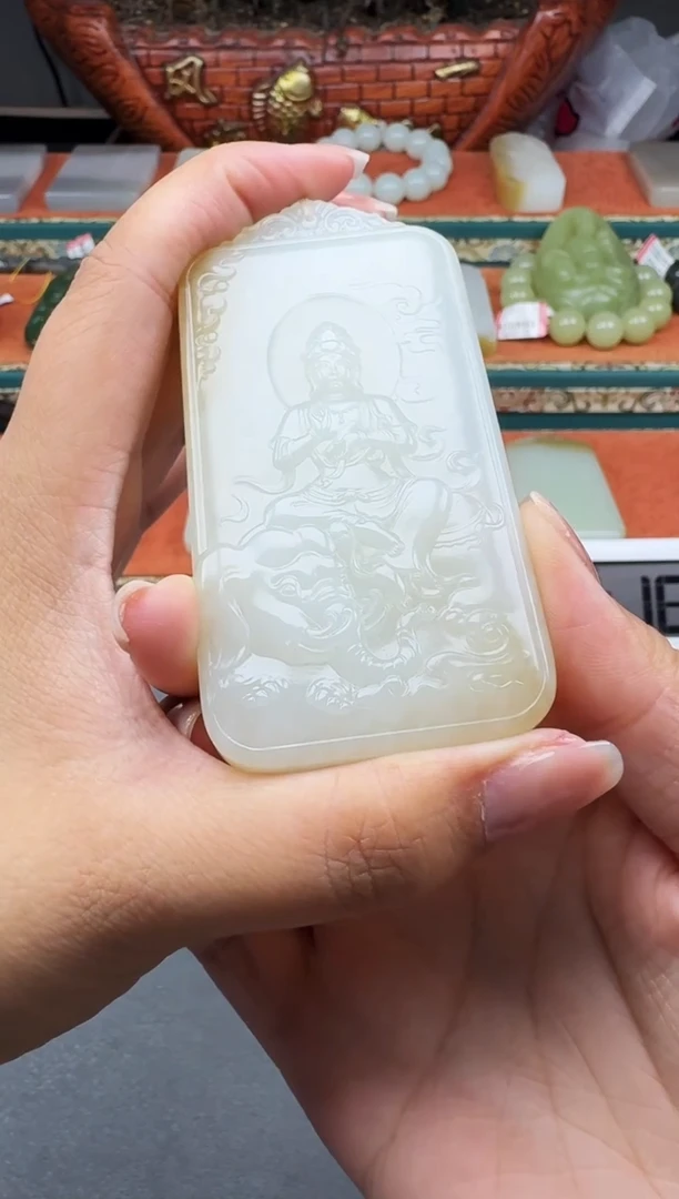 和田玉未镶嵌颈饰婷婷