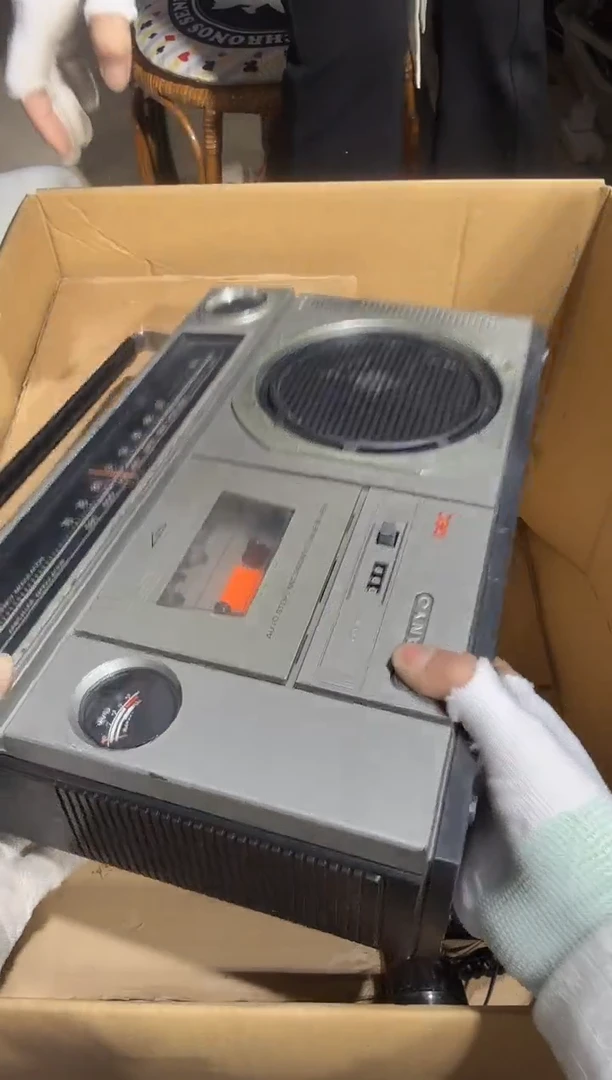 8新潮***陈 408   中古商品，瑕疵品，不保好坏。