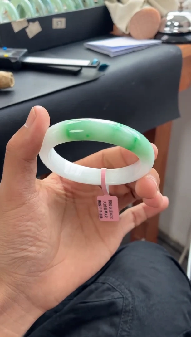 未镶嵌手镯翡翠胶润白底青飘阳绿 17号  52-53正圈