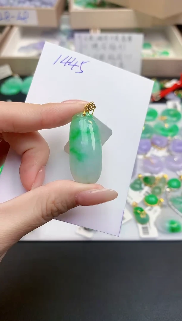 颈饰18K金镶嵌翡翠天然缅甸A货翡翠